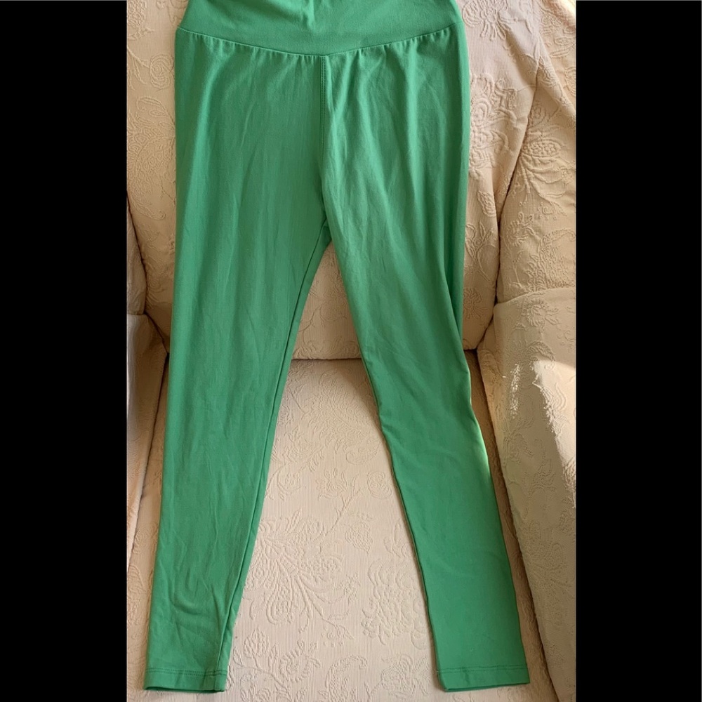 SOLD. . LuLaRoe leggings os